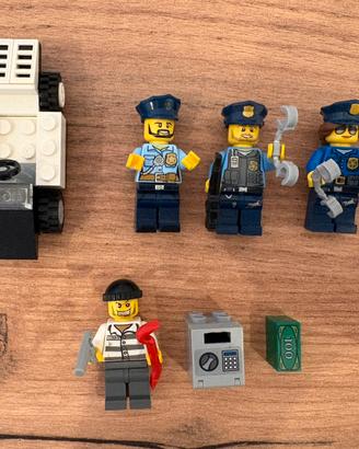 Lego agenti di polizia e un rapinatore