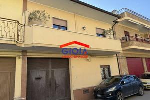 Appartamento di 218 m² con 4 locali e box auto a M