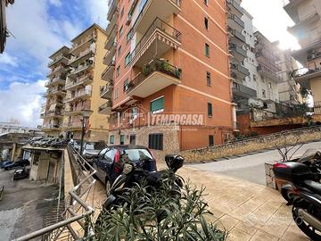 Ristrutturato con terrazzo a livello e box auto