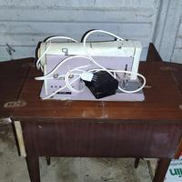 Macchina da cucire Necchi con mobiletto