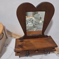 piccolo mobiletto fatto  a mano 