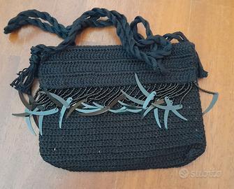 Borsa nera uncinetto, borsa dorata e borsa nera