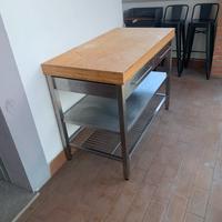 Tavolo da lavoro ikea e due sedie
