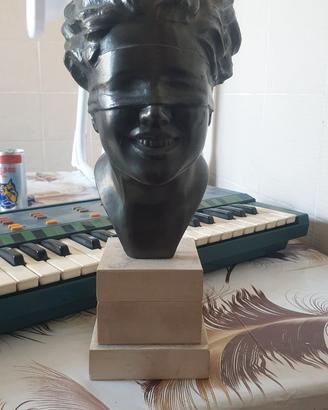 Statua della fortuna bendata