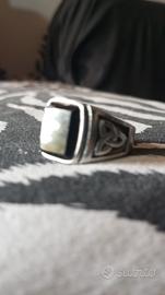 Anello con pietra nera etnico