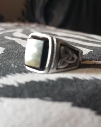 Anello con pietra nera etnico