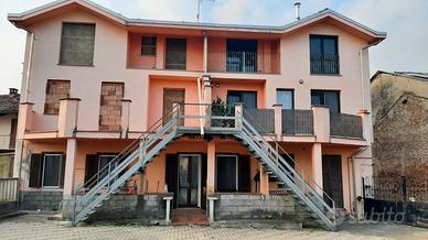 Casa trifamiliare con terreno