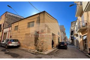 Immobile di 156 m² con 1 locale a Partinico