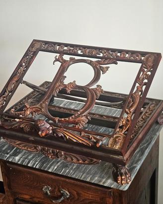Leggio vintage barocco in con piedini leonini

