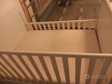 lettino con fasciatoio e cassettiera 