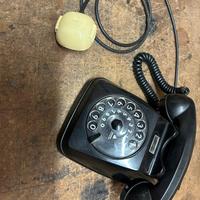 Telefono nero vintage classico