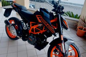 KTM 125 Duke -- 11/2022--KM: 9161