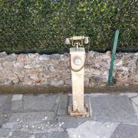 Telefono su colonna