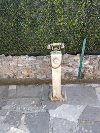 Telefono su colonna