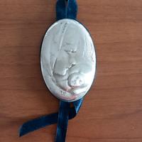 Oggetto ritratto della Madonna in argento