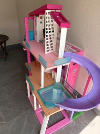 Casa dei sogni di barbie con piscina