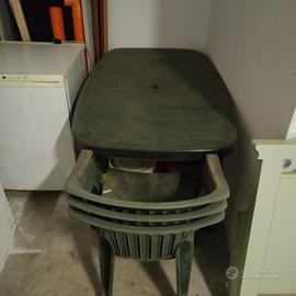 tavolo plastica verde con sedie 