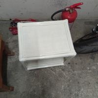 tavolino basso laccato in vimini