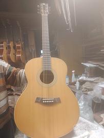 Chitarra acustica di liutaio