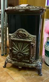 Stufa a legna in ghisa stile liberty