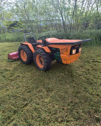 Trattore Goldoni con trincia erba 