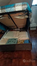 mobili letto e cristalliera 
