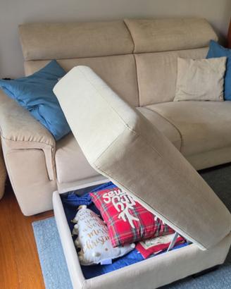 Divano letto Dondi con pouf, come nuovo.