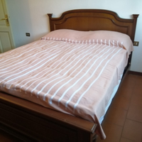 Letto in legno, Cassettiera, Specchio