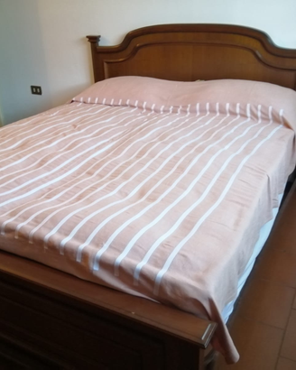 Letto in legno, Cassettiera, Specchio