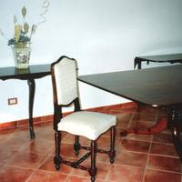 Tavolo, console e sedie in ciliegio