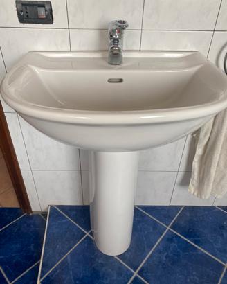 Lavandino con colonna in ceramica