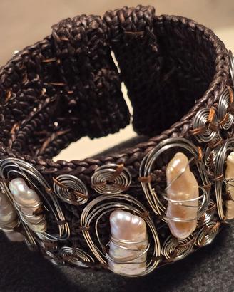 Bracciale artigianale con perle di fiume e filo me