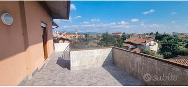 Grassobbio attico con terrazzo vivibile