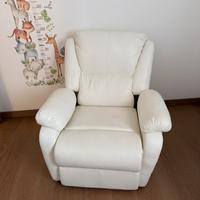 Poltrona reclinabile bianca