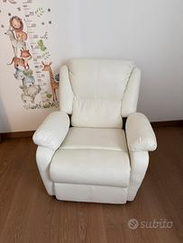 Poltrona reclinabile bianca