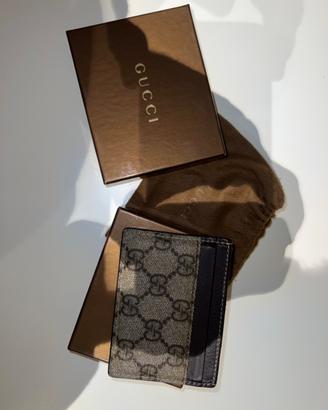 Portacarte Gucci in tessuto GG Supreme lucido
