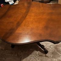 Tavolo con sedie in legno (arte povera)