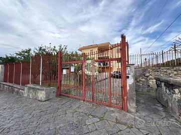 4 LOCALI A TORRE DEL GRECO