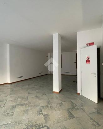 NEGOZIO A GHISALBA