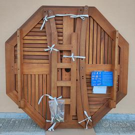 Tavolo da giardino in legno di eucalipto