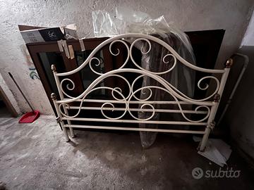 Letto in simil ottone