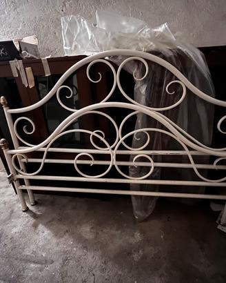 Letto in simil ottone