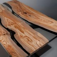 Tavolo in legno  e resina
