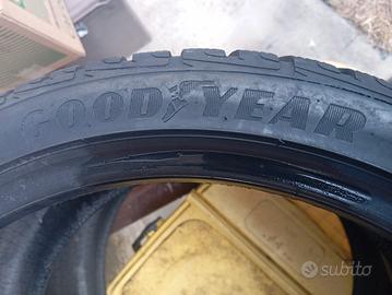 gomme  225 40 18 92v