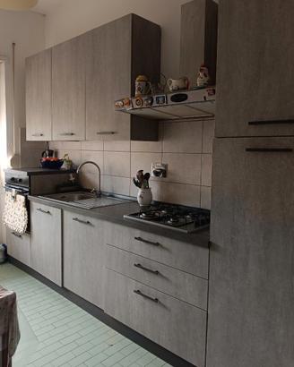 Cucina completa di elettrodomestici
