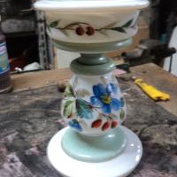 antica lampada a petrolio dipinta