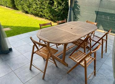 Tavolo allungabile con sedie in legno