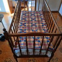 lettino a cancelli in legno anni 1970