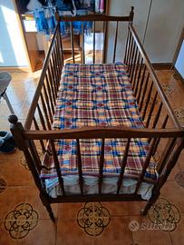 lettino a cancelli in legno anni 1970