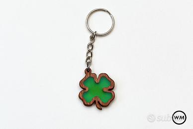 Portachiavi quadrifoglio legno resina portafortuna